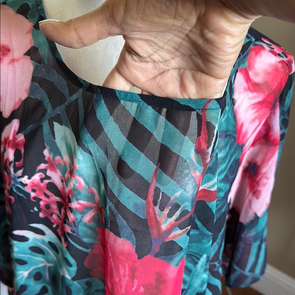 Like New Colleen Lopez Women’s Semi Sheer Tropical Floral Tunic Top size Large - Picture 3 of 11